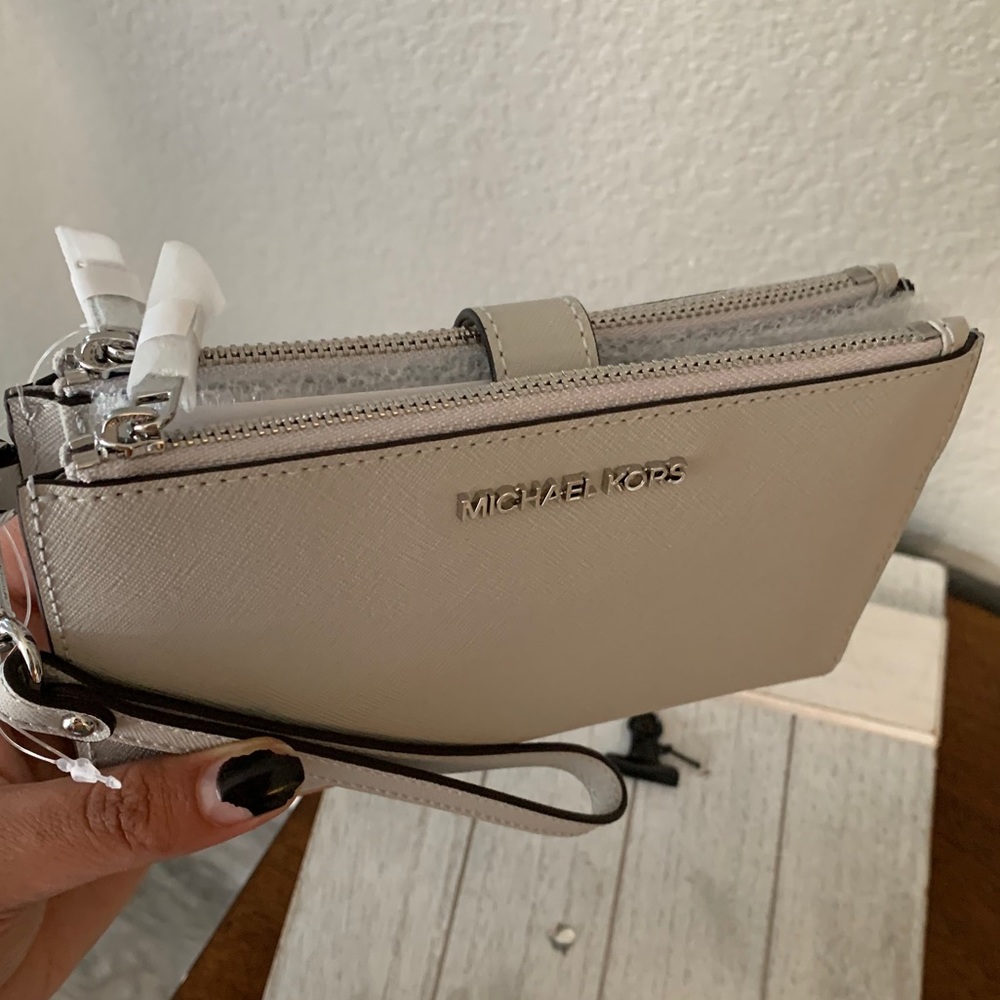 New Mk double zipper wallet 🦋 last one - Picture 5 of 7